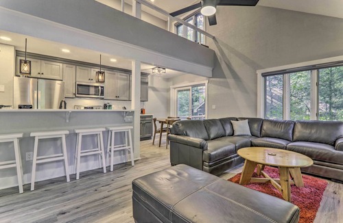 White Haven House | Unwind Fireside & Walk to Slopes! Poconos Getaway