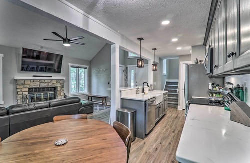 White Haven House | Unwind Fireside & Walk to Slopes! Poconos Getaway