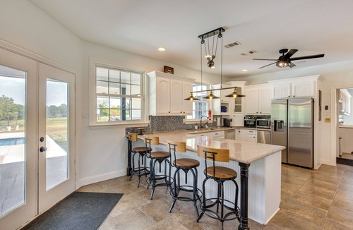 Wills Point House | Unwind Fireside: Wills Point Gem w/Hot Tub & Pond
