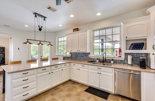 Wills Point House | Unwind Fireside: Wills Point Gem w/Hot Tub & Pond