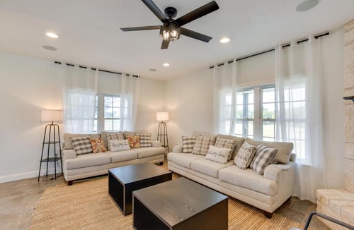 Wills Point House | Unwind Fireside: Wills Point Gem w/Hot Tub & Pond