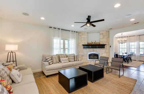 Wills Point House | Unwind Fireside: Wills Point Gem w/Hot Tub & Pond