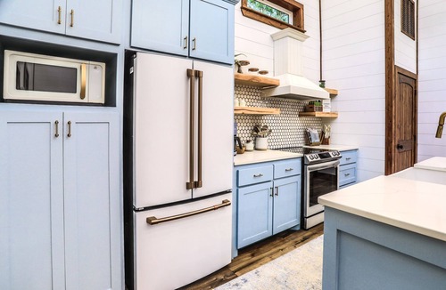 Broken Bow Cabin | Unwind in a Hot Tub Cottage w/Arcade + Playset