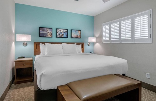Jekyll Island Hotel | Unwind in a Spacious Suite Near the Ocean's Edge | Free Parking & Breakfast!