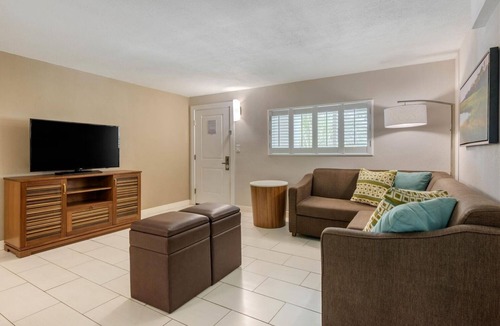 Jekyll Island Hotel | Unwind in a Spacious Suite Near the Ocean's Edge | Free Parking & Breakfast!
