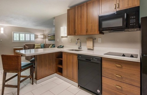 Jekyll Island Hotel | Unwind in a Spacious Suite Near the Ocean's Edge | Free Parking & Breakfast!