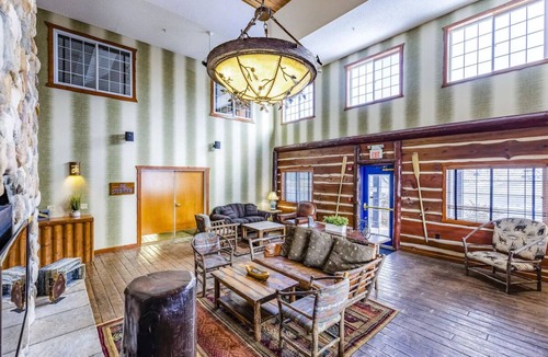 Peoria Hotel | Unwind in Award-Winning Style: Scenic Views & Cozy Stays | 2 Units