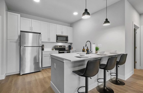 Rogers Apartment | Unwind in Comfort –w/Cozy Sectional, Gym & Pool, No Cleaning fee