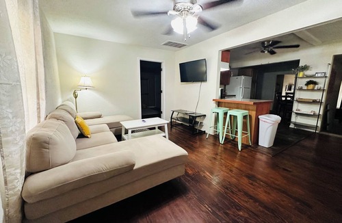 Lawton House | Unwind in Lawton close to Fort Sill.