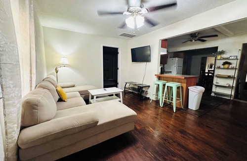 Lawton House | Unwind in Lawton close to Fort Sill.