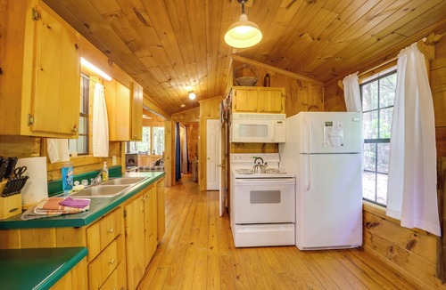 Vein Mountain Apartment | Unwind in Nature: Marion Cabin 11 Mi to Lake Lure!