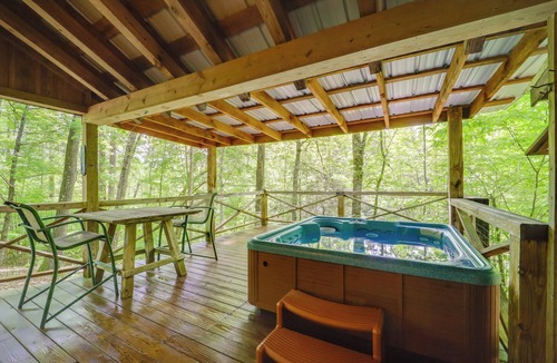 Vein Mountain Apartment | Unwind in Nature: Marion Cabin 11 Mi to Lake Lure!