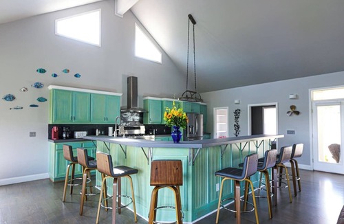 Rogers House | Unwind in nature’s beauty— pool, starry nights, stunning lake views, near downtn