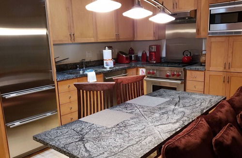 Historic Eastside Condo | Unwind in solitude, bask in relaxation, enjoy convenience — near Canyon Road