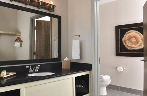 Broken Arrow Hotel | Unwind in Style: Broken Arrow Suite with Free Hot Breakfast | 2 Units