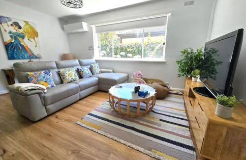 Moonee Ponds Apartment | Unwind in style only 7km from CBD