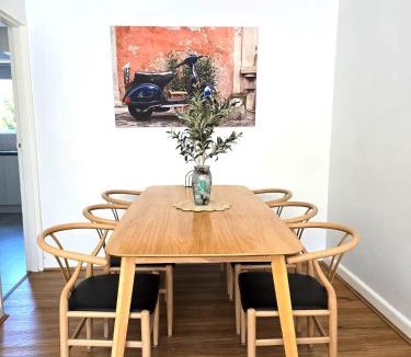 Moonee Ponds Apartment | Unwind in style only 7km from CBD