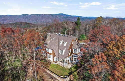 Boone House | Unwind in Ultimate Luxury: Ridgeview Manor, Boone's Mountain Masterpiece