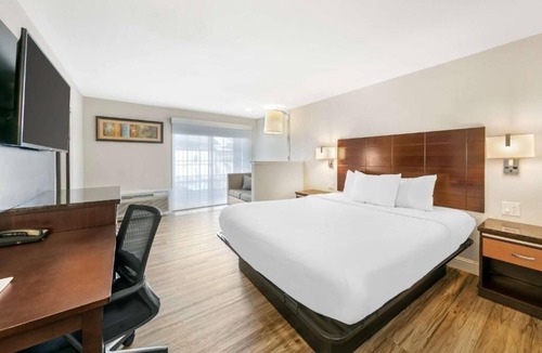 Downtown Sacramento Hotel | Unwind Near Sacramento River in This Convenient Room