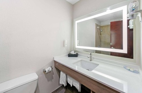 Downtown Sacramento Hotel | Unwind Near Sacramento River in This Convenient Room