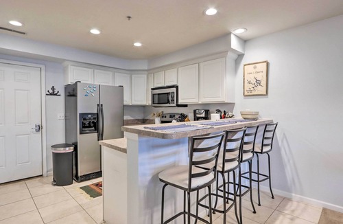 Camdenton Condo | Unwind Poolside! Waterfront Ozarks Condo