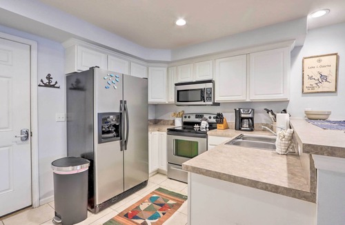 Camdenton Condo | Unwind Poolside! Waterfront Ozarks Condo
