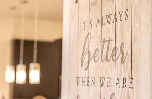 Montgomery Apartment | Unwind & Sail away at our Stylish Marina Home