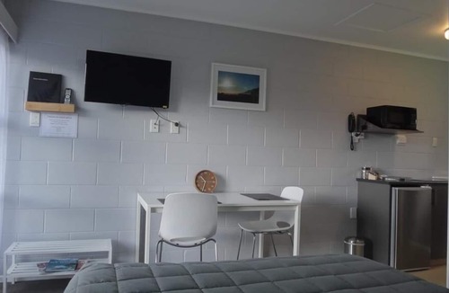 Stratford Apartment | Unwind @ Taranaki Chic Eco Studio
