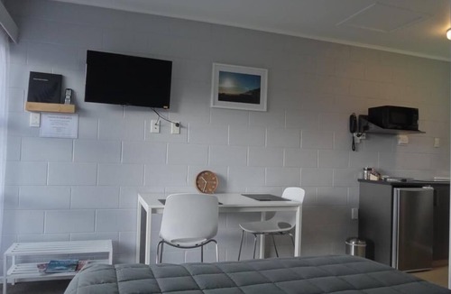 Stratford Apartment | Unwind @ Taranaki Chic Eco Studio
