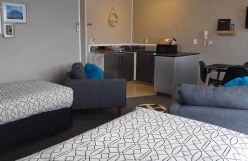 Stratford Apartment | Unwind @ Taranaki Relaxing Eco Suite