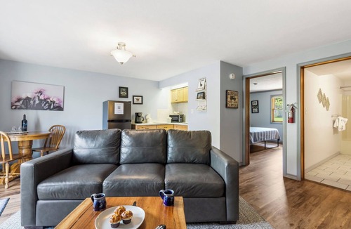 Big Cedars House | Unwind with Stunning Lake Views & Easy Table Rock Access, $400 Daily Tickets & Community Hot Tub