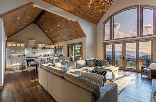 Banner Elk Cabin | Up & Away at Eagles Nest | Luxury Mountain Home | Sleeps 24 | Views + Hot Tub