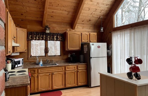 Woodsville Ski Chalet | UP NORTH - Charming Chalet