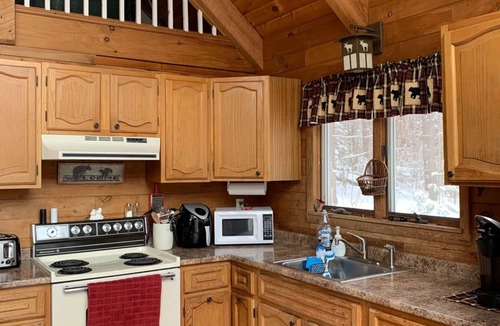 Woodsville Ski Chalet | UP NORTH - Charming Chalet