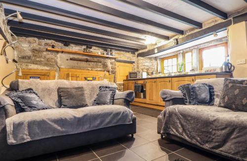 Lower Boscaswell House | Up Over Head