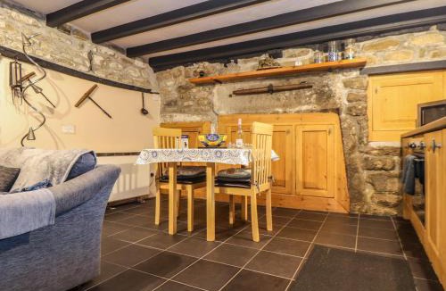 Lower Boscaswell House | Up Over Head