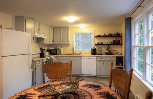 Blue River House | Up-River House on the McKenzie River