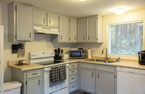 Blue River House | Up-River House on the McKenzie River