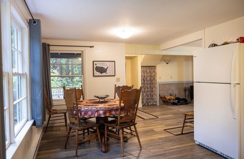 Blue River House | Up-River House on the McKenzie River