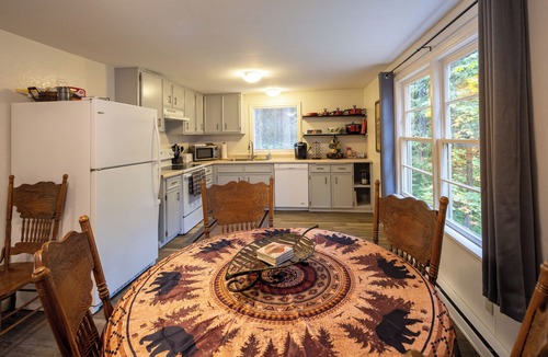 Blue River House | Up-River House on the McKenzie River