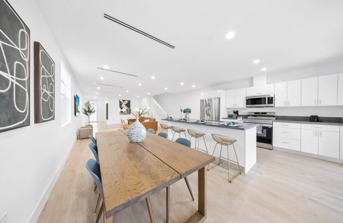 Allapattah Villa | Up to 12 guests! Modern Villa in Wynwood