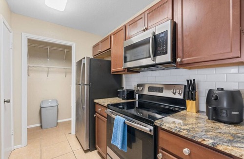 McNeil House | Up to 16 People - Lux Retreat