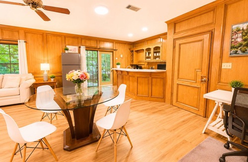 Austin Apartment | Up to 4 Guests-Spacious Studio Mins To Downtown, UT, Zilker Park, Barton Springs