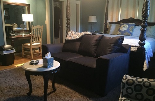 Hermann Bed & Breakfast | Up Up and Away Lodging