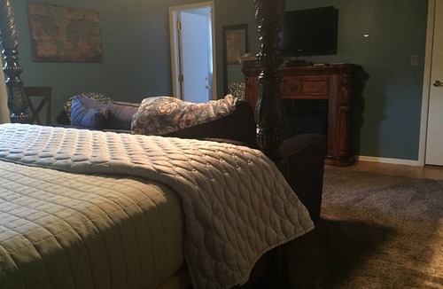 Hermann Bed & Breakfast | Up Up and Away Lodging