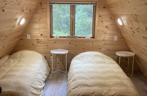 Broadbent Cottage | Updated family cottage, quiet lake - 2hrs from GTA