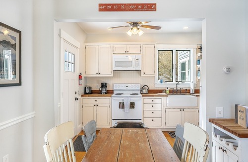 Hall Quarry House | Updated 1900s Home with Fire Pit - Pet Friendly