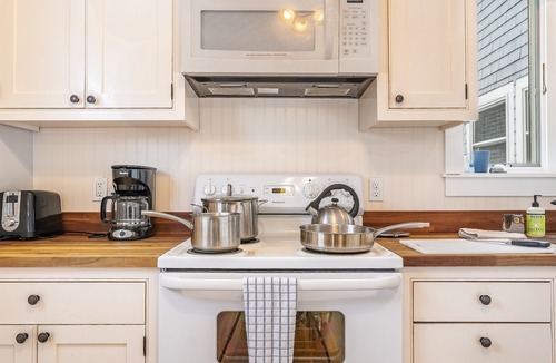 Hall Quarry House | Updated 1900s Home with Fire Pit - Pet Friendly