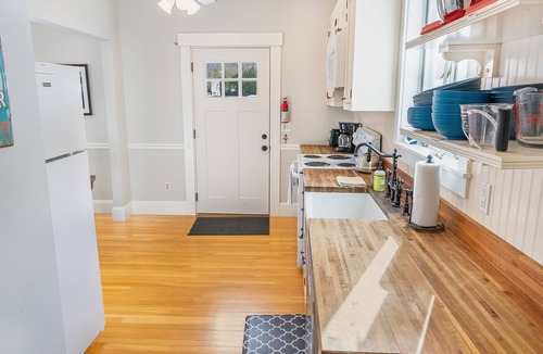 Hall Quarry House | Updated 1900s Home with Fire Pit - Pet Friendly