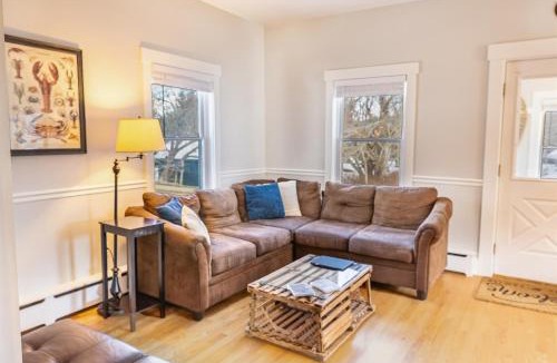 Hall Quarry House | Updated 1900s Home with Fire Pit - Pet Friendly